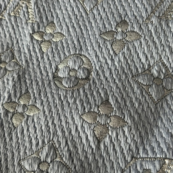 Louis Vuitton LOGOMANIA WOOL SCARF. 7 - Picture 3 of 7